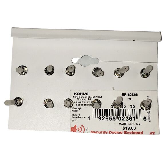 5/15 NWT SO 6 pair of stud earrings - Picture 2 of 2